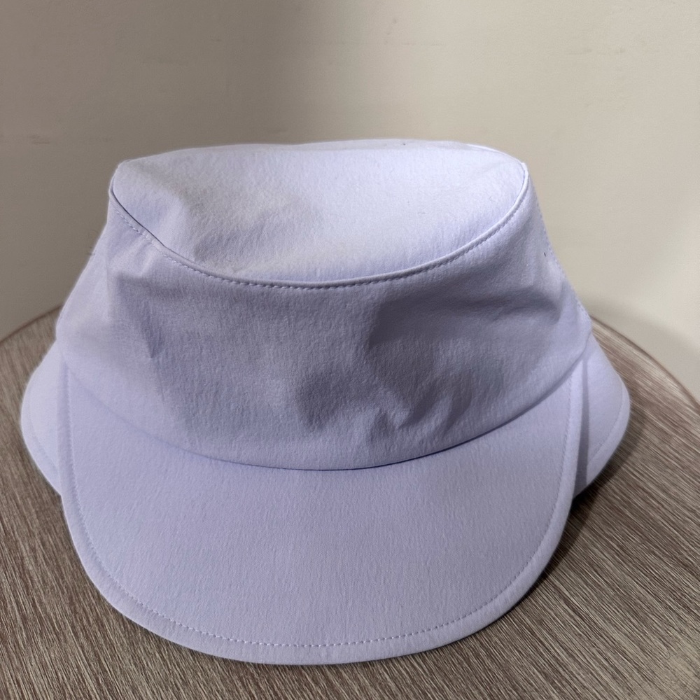 NWT Lululemon wide rim bucket hat with strap
